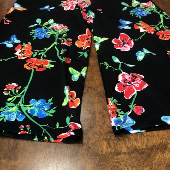Capri, floral pants S/P - Picture 7 of 13